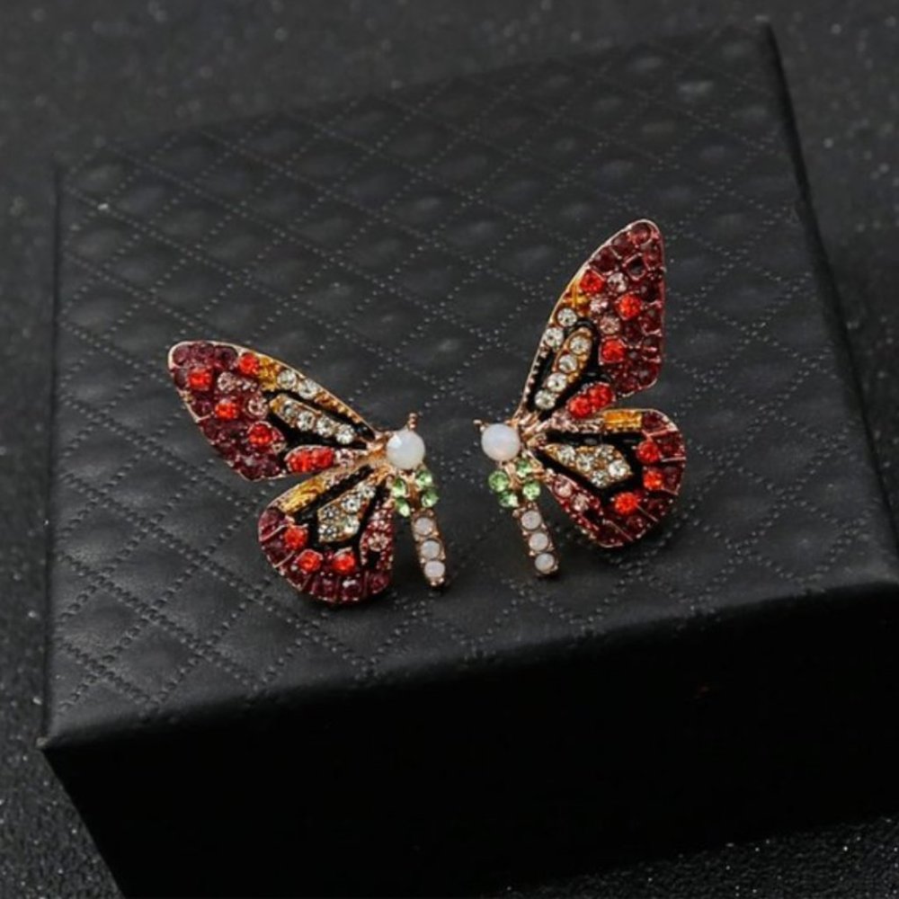 NEW Beautiful Rhinestone Butterfly Earrings - Picture 3 of 9